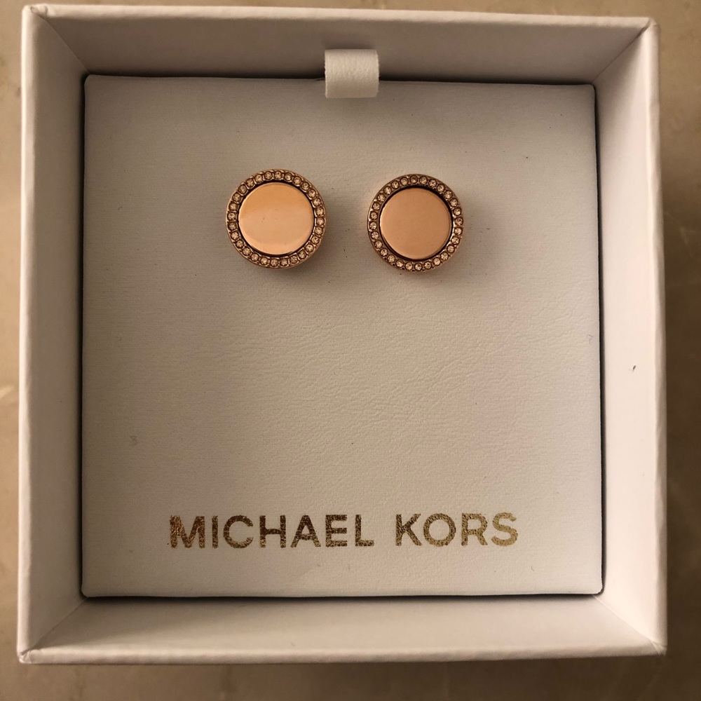 Rose goal stud earrings with rhinestones